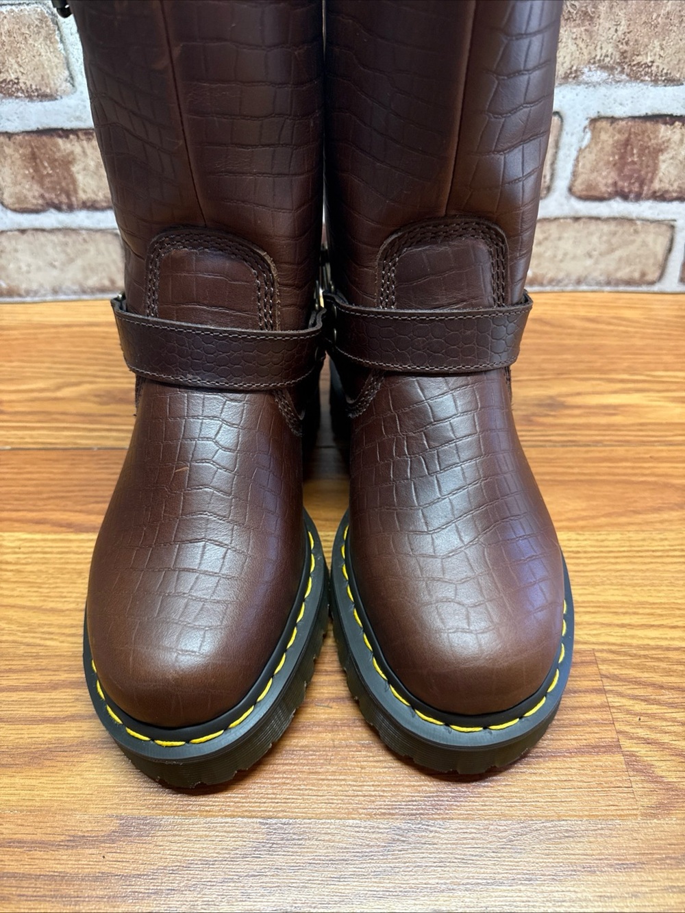 Dr. Martens Anistone Hi reptile embossed leather pull on boots brown NWOB size 7 - Picture 8 of 13